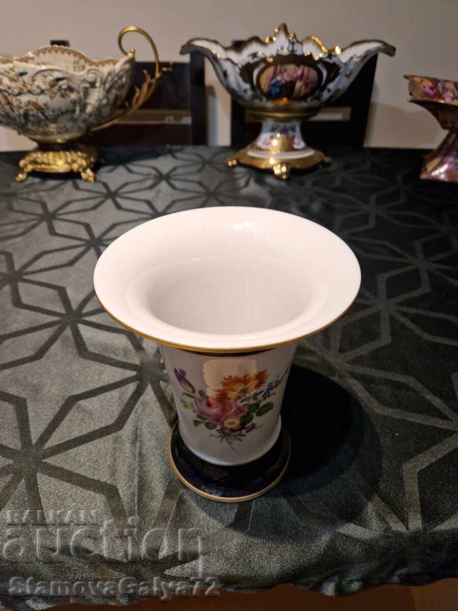 Delivery of Beautiful antique collectible Meissen porcelain vase