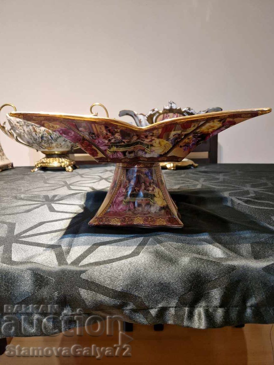 Аукцион Страхотна голяма порцеланова фруктиера Аукцион Страхотна голяма порцеланова фруктиера