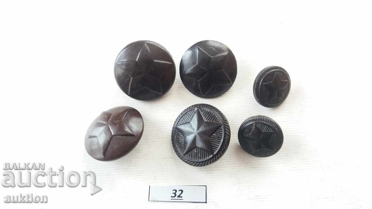 LOT DE 7 BUTONE BA cu preț 1.99 BGN | € 1.02