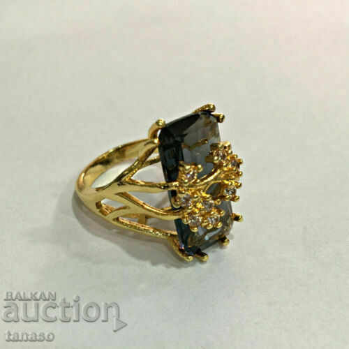 An exquisite ring with a large emerald with price 25.00 BGN | € 12.78 An exquisite ring with a large emerald with price 25.00 BGN | € 12.78