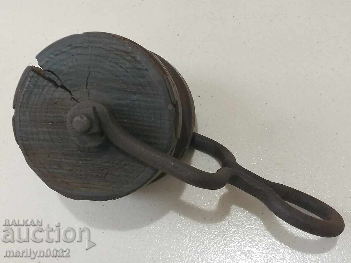 Δημοπρασία Παλιά ξύλινη τροχαλία, τροχαλία, σφυρήλατο σίδερο Δημοπρασία Παλιά ξύλινη τροχαλία, τροχαλία, σφυρήλατο σίδερο