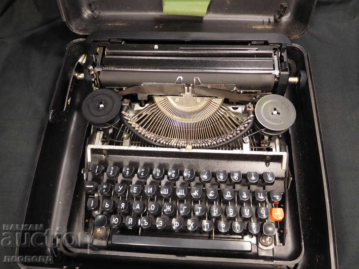 Аукцион СТАРА РЕТРО ПОРТАТИВНА ПИШЕЩА МАШИНА ХЕБРОС 1300Ф Аукцион СТАРА РЕТРО ПОРТАТИВНА ПИШЕЩА МАШИНА ХЕБРОС 1300Ф