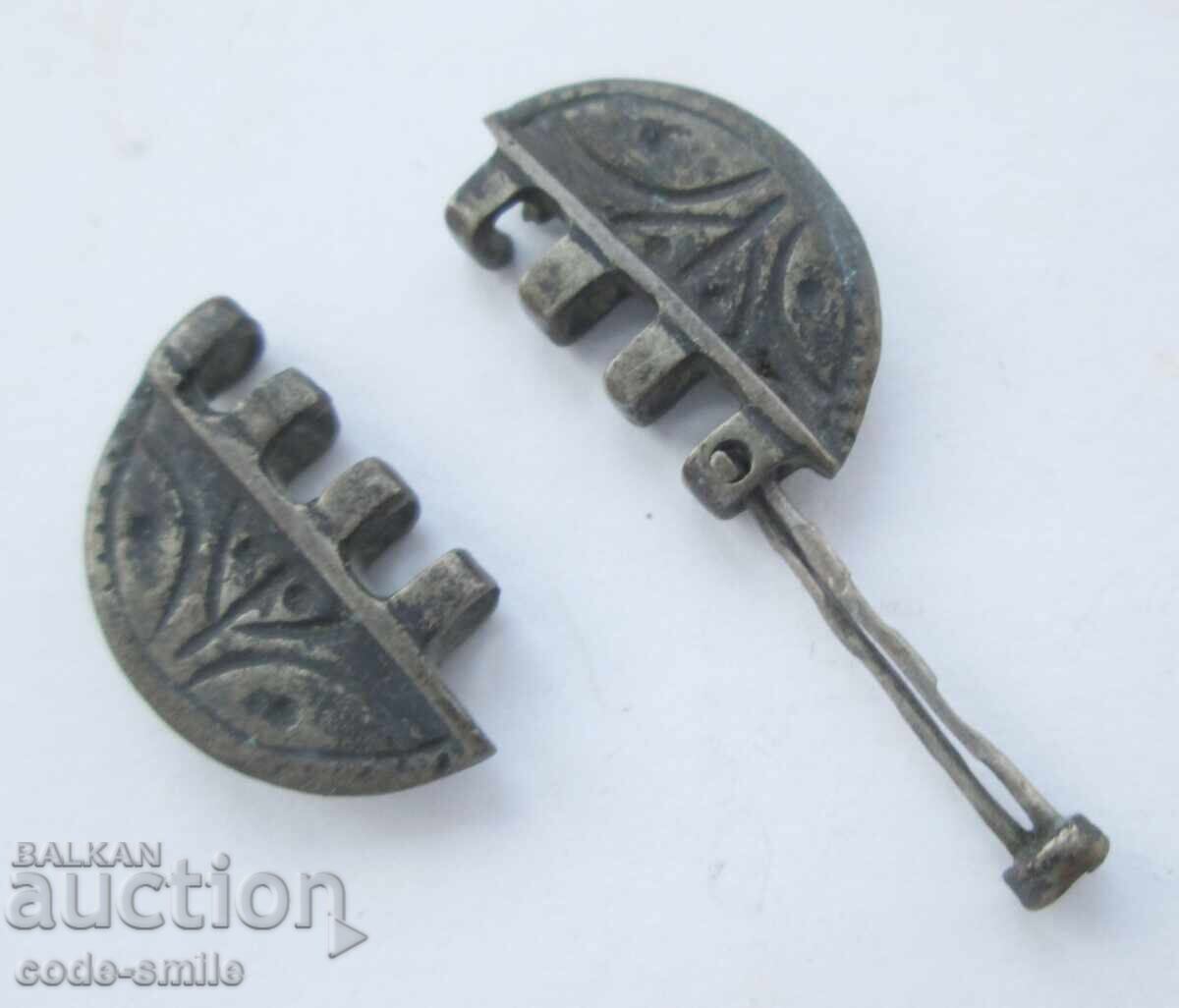 Delivery of Old Renaissance brooch for a dog, silver jewelry, cut Delivery of Old Renaissance brooch for a dog, silver jewelry, cut