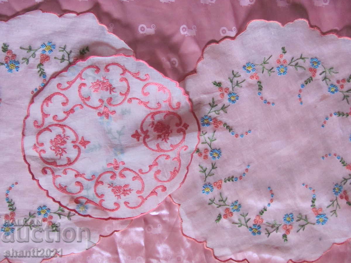 Auction 3 pieces of plaid, t-shirts, hand embroidery Auction 3 pieces of plaid, t-shirts, hand embroidery