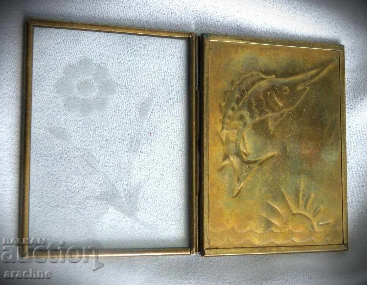 Δημοπρασία Πρωτότυπος καθρέφτης γυναικείας τσάντας από την αρχή. του 20ου αιώνα. Δημοπρασία Πρωτότυπος καθρέφτης γυναικείας τσάντας από την αρχή. του 20ου αιώνα.