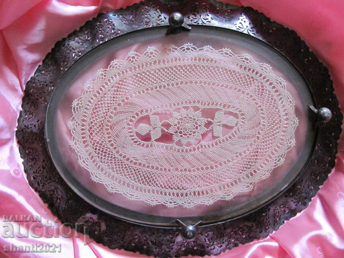 Delivery of Art deco metal tray with glass 35x28cm. Delivery of Art deco metal tray with glass 35x28cm.