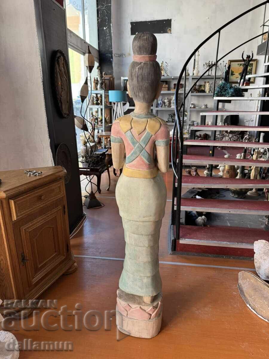 Delivery of Thai woman figurine Delivery of Thai woman figurine