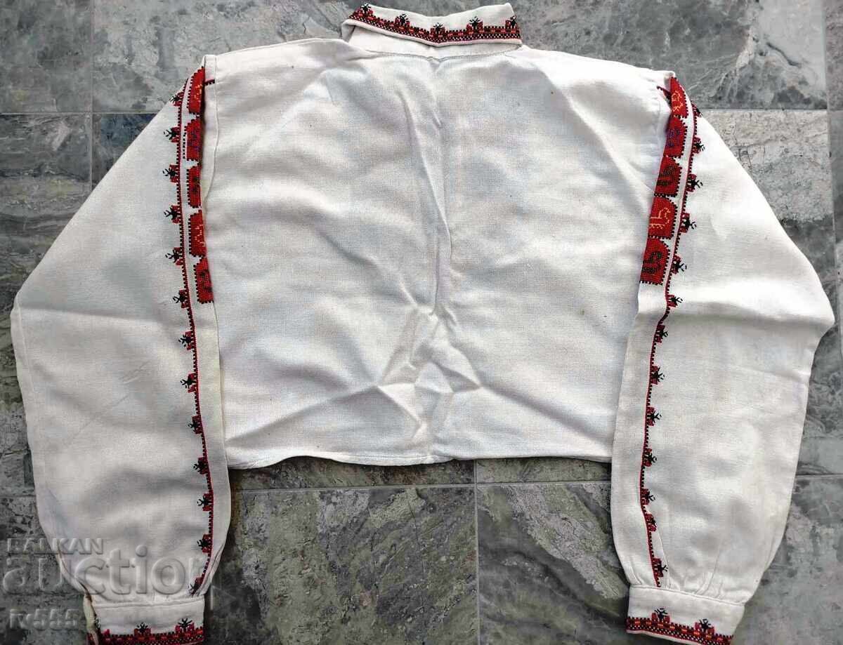 Livrarea Vând cămașă veche, autentică, pentru copii, cu broderie, pentru purtare. Livrarea Vând cămașă veche, autentică, pentru copii, cu broderie, pentru purtare.