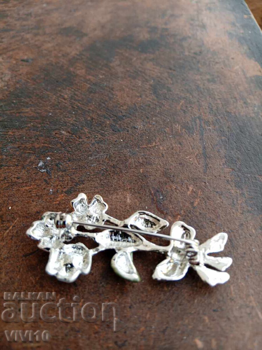 Auction Antique Enamel Brooch Auction Antique Enamel Brooch