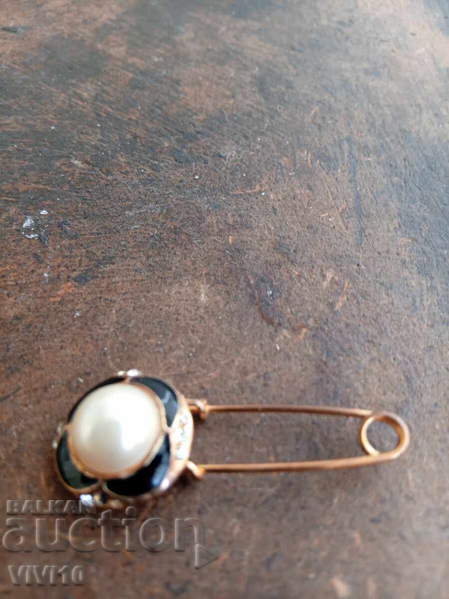 Antique Enamel Brooch with price 20.00 BGN | € 10.23 Antique Enamel Brooch with price 20.00 BGN | € 10.23