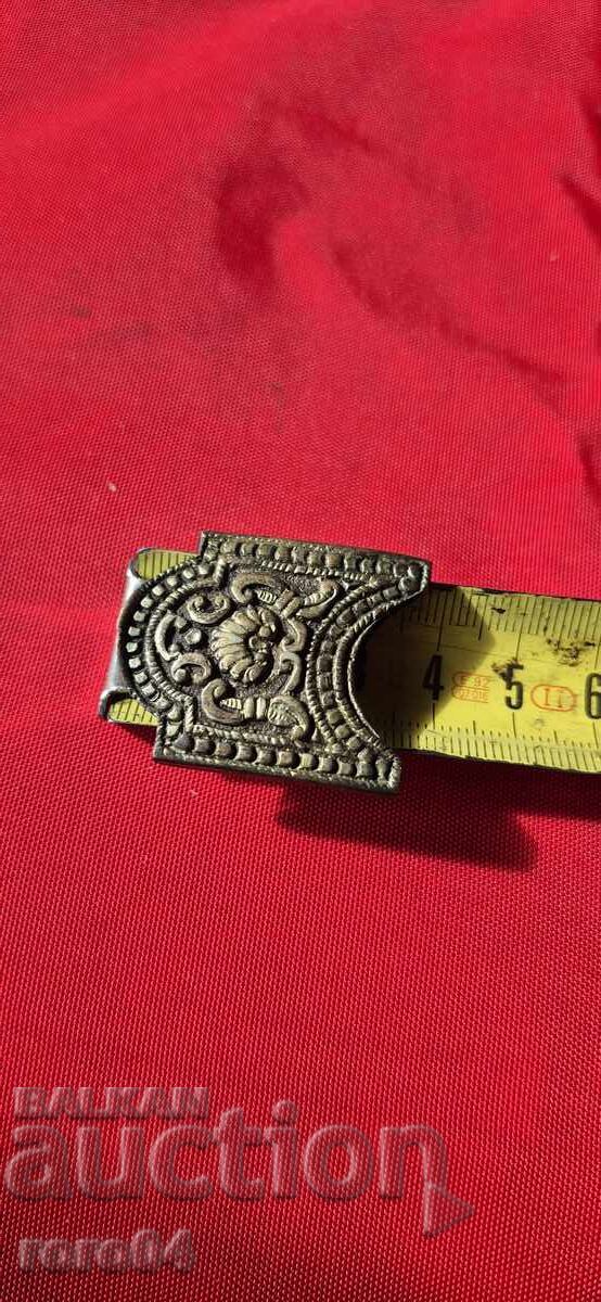 Delivery of A Vertebra from a Revival Belt Delivery of A Vertebra from a Revival Belt