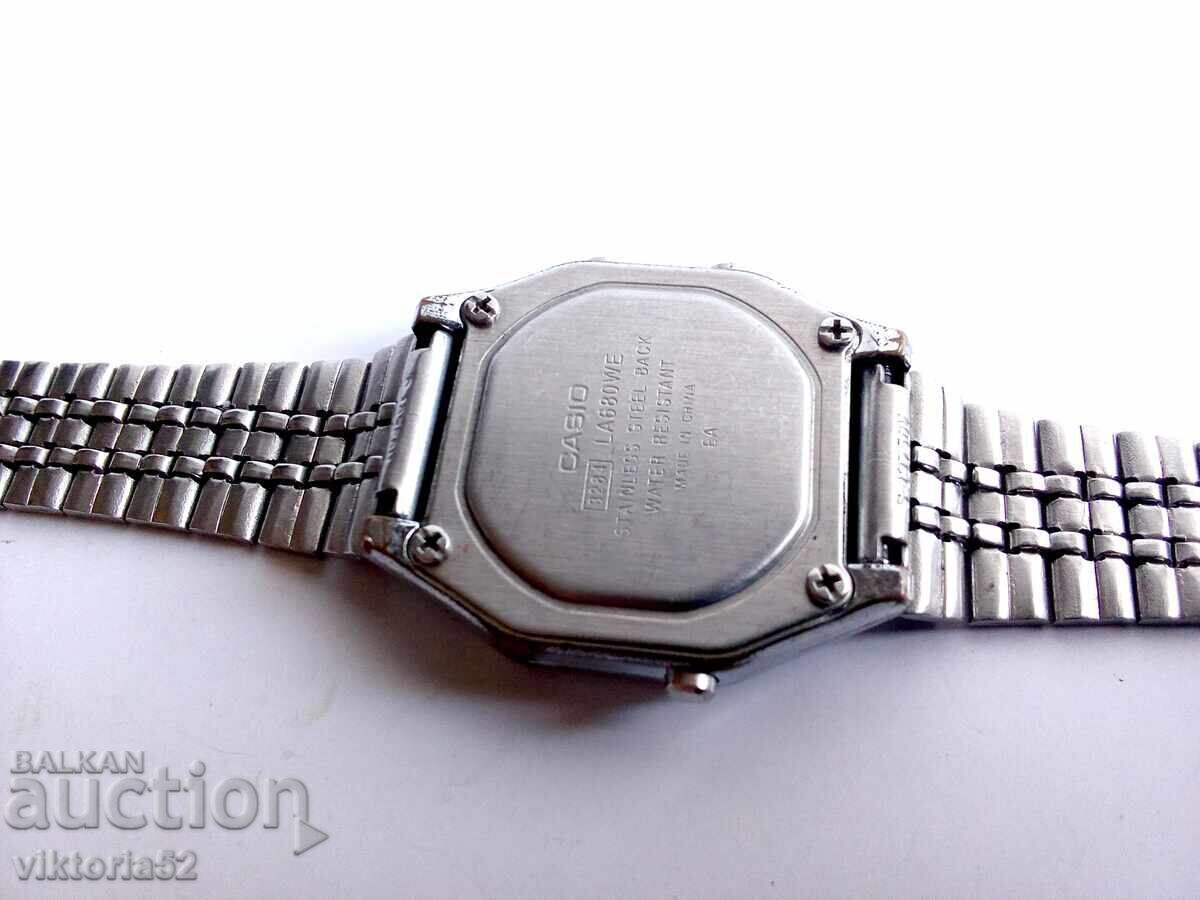 Old clock with price 22.00 BGN | € 11.25 Old clock with price 22.00 BGN | € 11.25