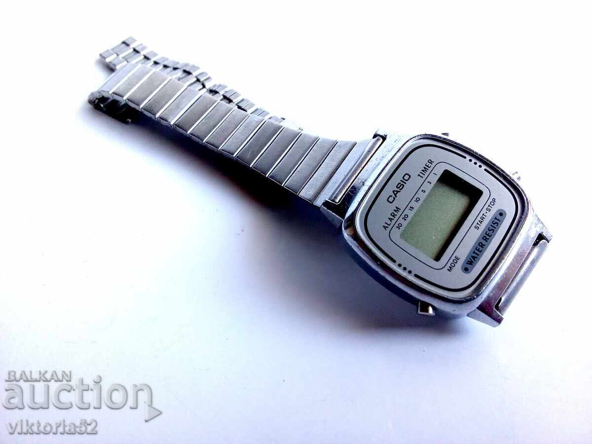 Old clock with price 62.00 BGN | € 31.70 Old clock with price 62.00 BGN | € 31.70