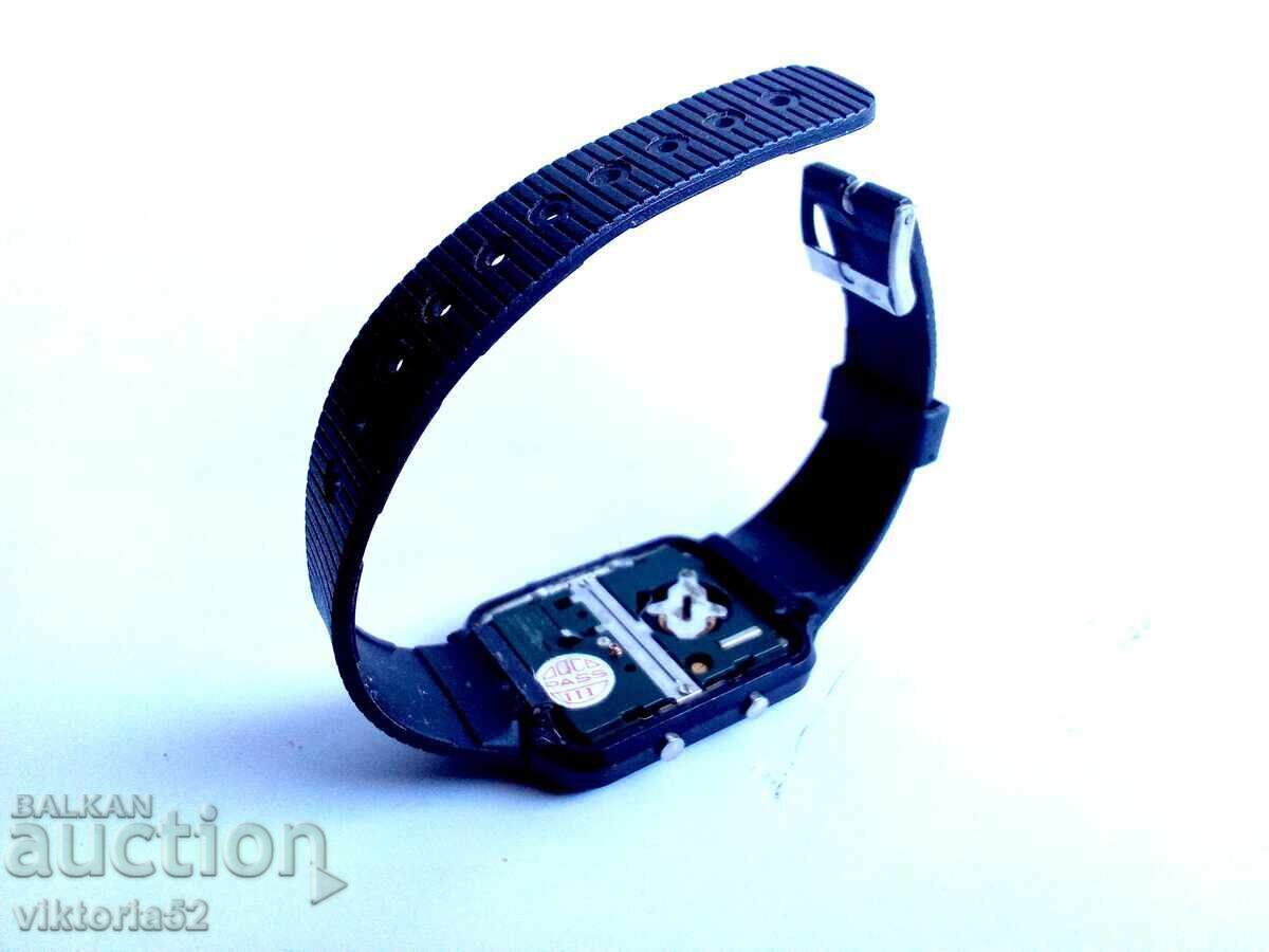 Old clock with price 42.00 BGN | € 21.47 Old clock with price 42.00 BGN | € 21.47