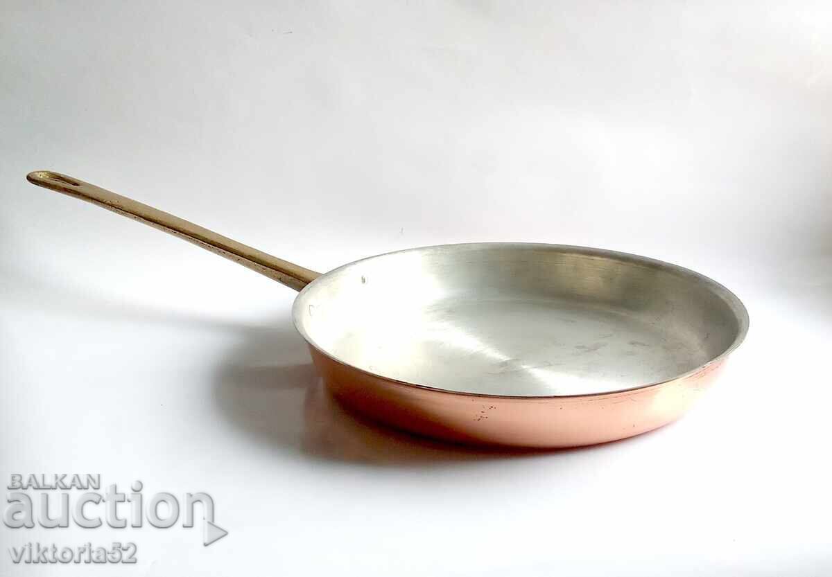 Tigaie Mare de Cupru cu preț 128.00 BGN | € 65.45 Tigaie Mare de Cupru cu preț 128.00 BGN | € 65.45