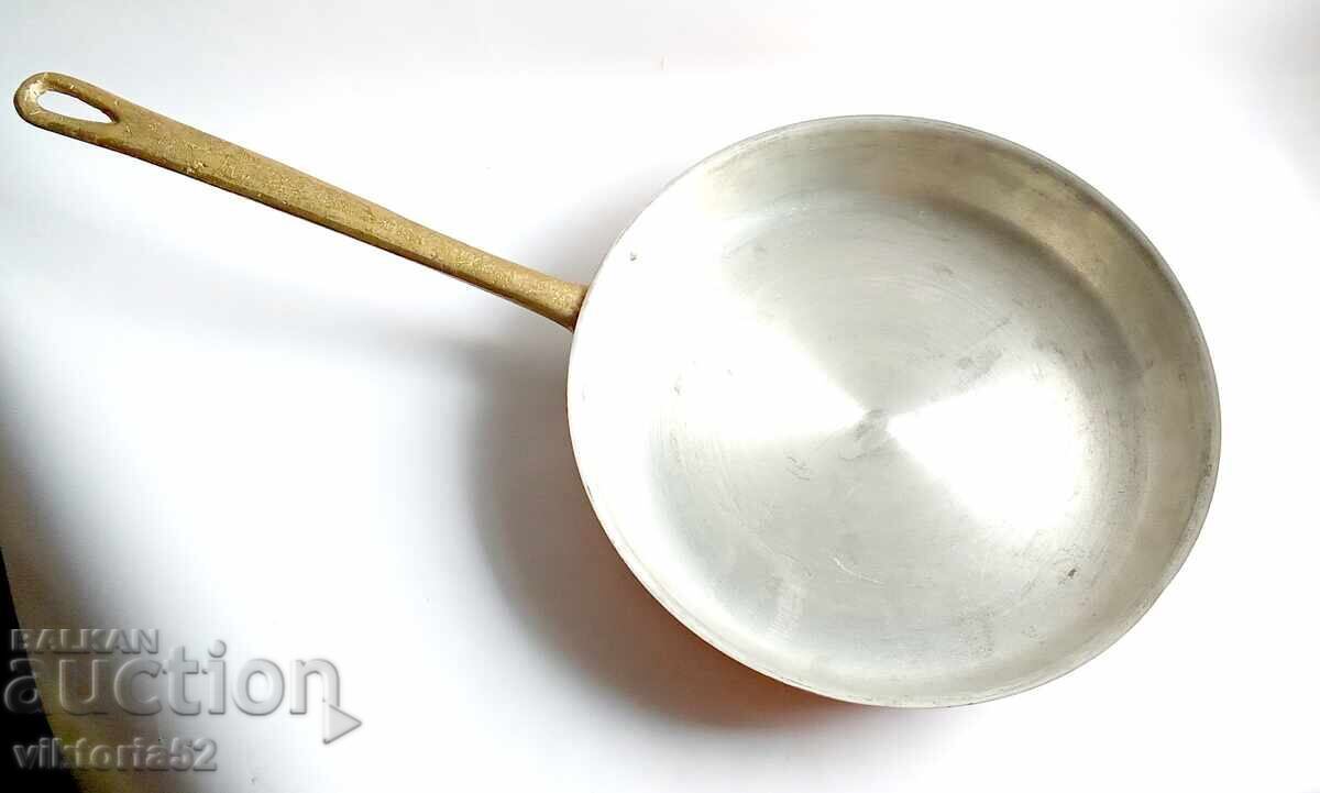 Licitație Tigaie Mare de Cupru Licitație Tigaie Mare de Cupru