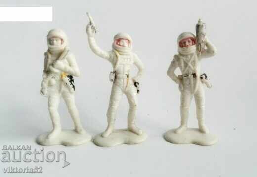 Lot of plastic astronaut toys Lot of plastic astronaut toys