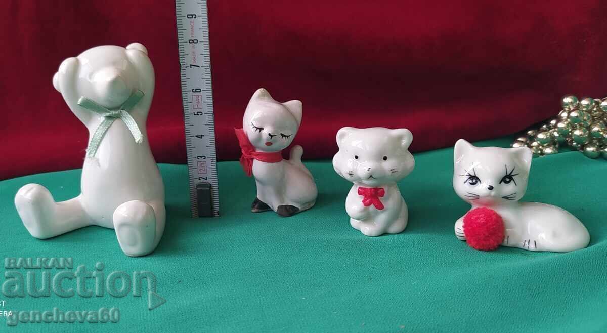 Auction Various vintage figurines Auction Various vintage figurines