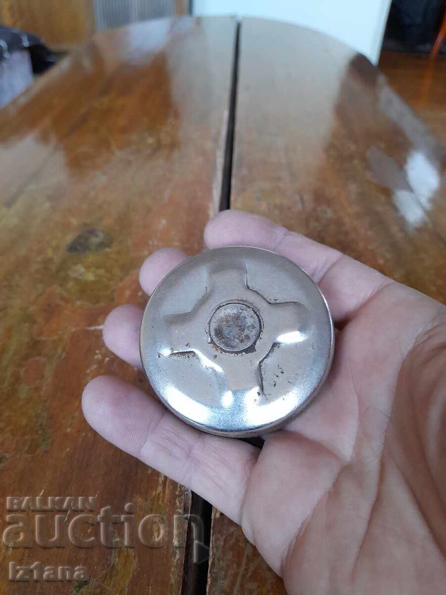 Capac radiator cu preț 16.00 BGN | € 8.18 Capac radiator cu preț 16.00 BGN | € 8.18