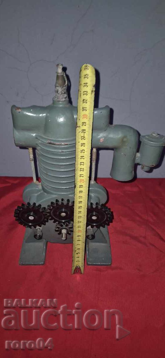 ΚΙΝΗΤΗΡΑΣ - ΜΟΝΤΕΛΟ - ΛΕΙΤΟΥΡΓΙΚΟ με τιμή 265.00 BGN | € 135.49 ΚΙΝΗΤΗΡΑΣ - ΜΟΝΤΕΛΟ - ΛΕΙΤΟΥΡΓΙΚΟ με τιμή 265.00 BGN | € 135.49