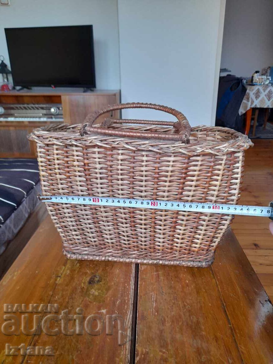 Auction An old basket Auction An old basket