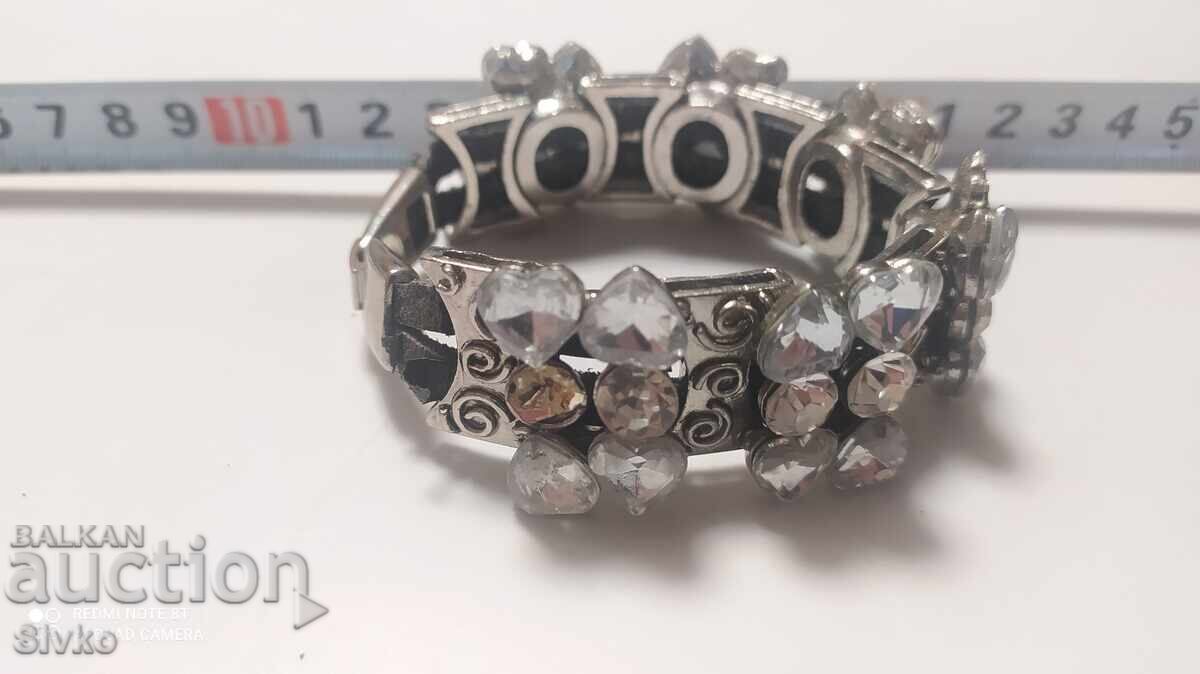 Solid metal and white stone Hryvnia with price 1.99 BGN | € 1.02 Solid metal and white stone Hryvnia with price 1.99 BGN | € 1.02