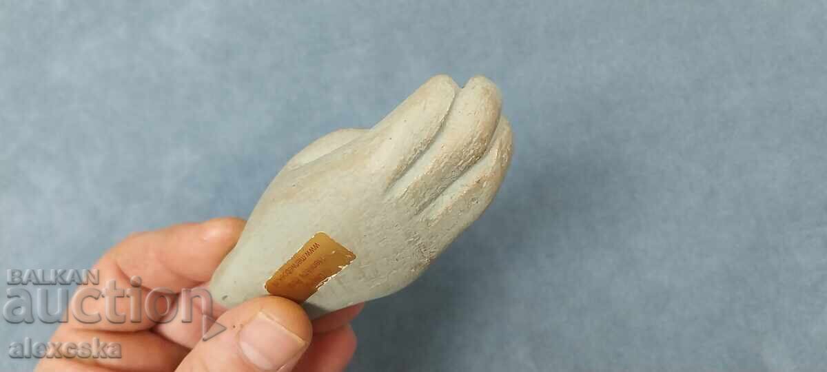 "Hand" with pearl with price 13.00 BGN | € 6.65