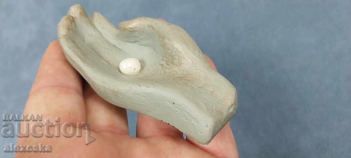 Auction  "Hand" with pearl