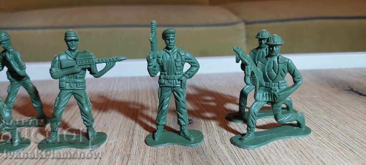 Figurine pentru colecționari, 7 bucăți cu preț € 4.00 | 7.82 BGN