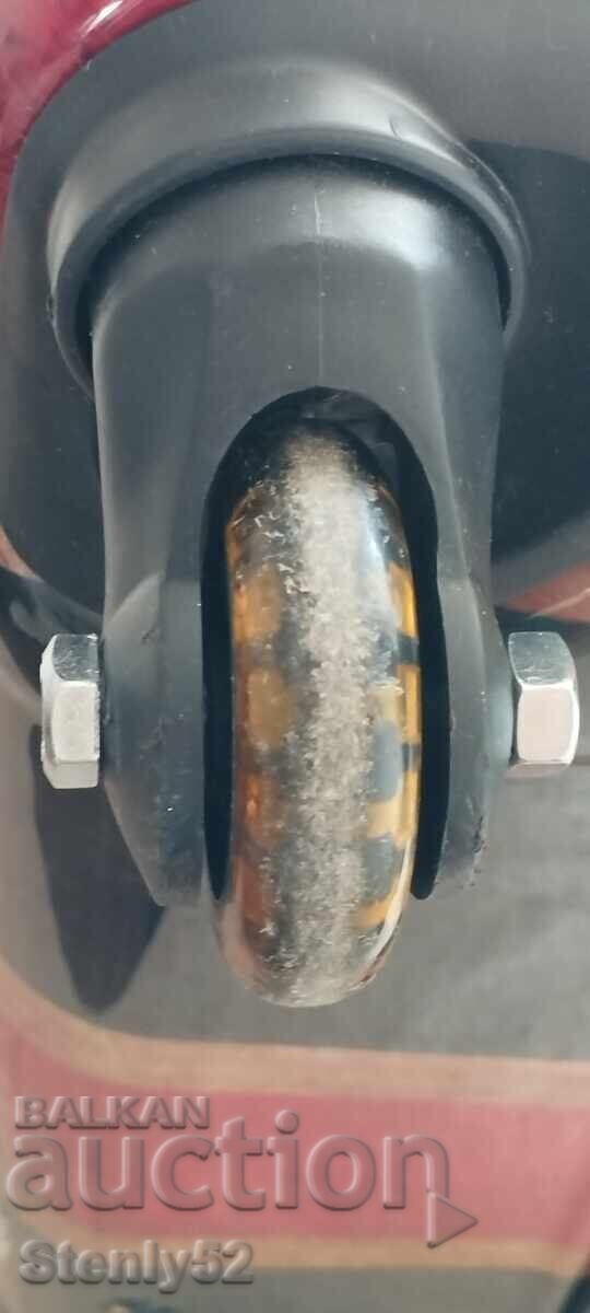 Delivery of 2 suitcase wheels with a diameter of 5.2 cm Delivery of 2 suitcase wheels with a diameter of 5.2 cm