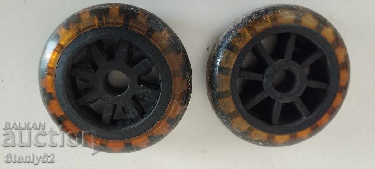2 suitcase wheels with a diameter of 5.2 cm 2 suitcase wheels with a diameter of 5.2 cm