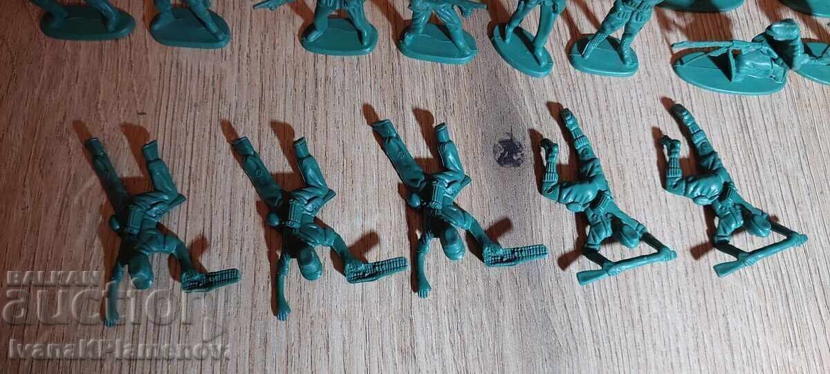 Collectible Figures 20 pieces with price 20.00 BGN | € 10.23