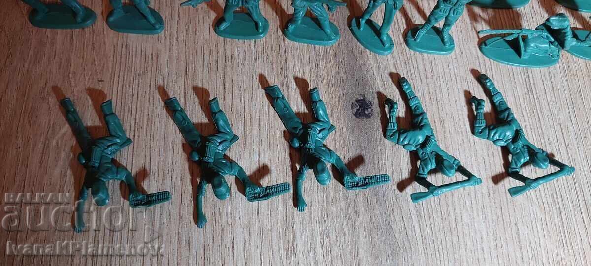 Figurine pentru colecționari 20 bucăți cu preț 20.00 BGN | € 10.23 Figurine pentru colecționari 20 bucăți cu preț 20.00 BGN | € 10.23