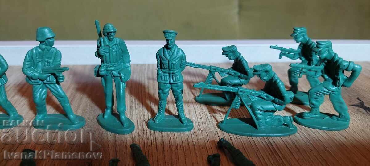 Auction  Collectible Figures 20 pieces