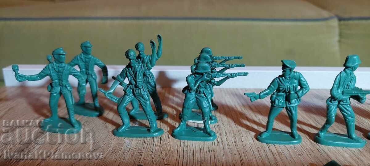 Delivery of Collectible Figures 20 pieces