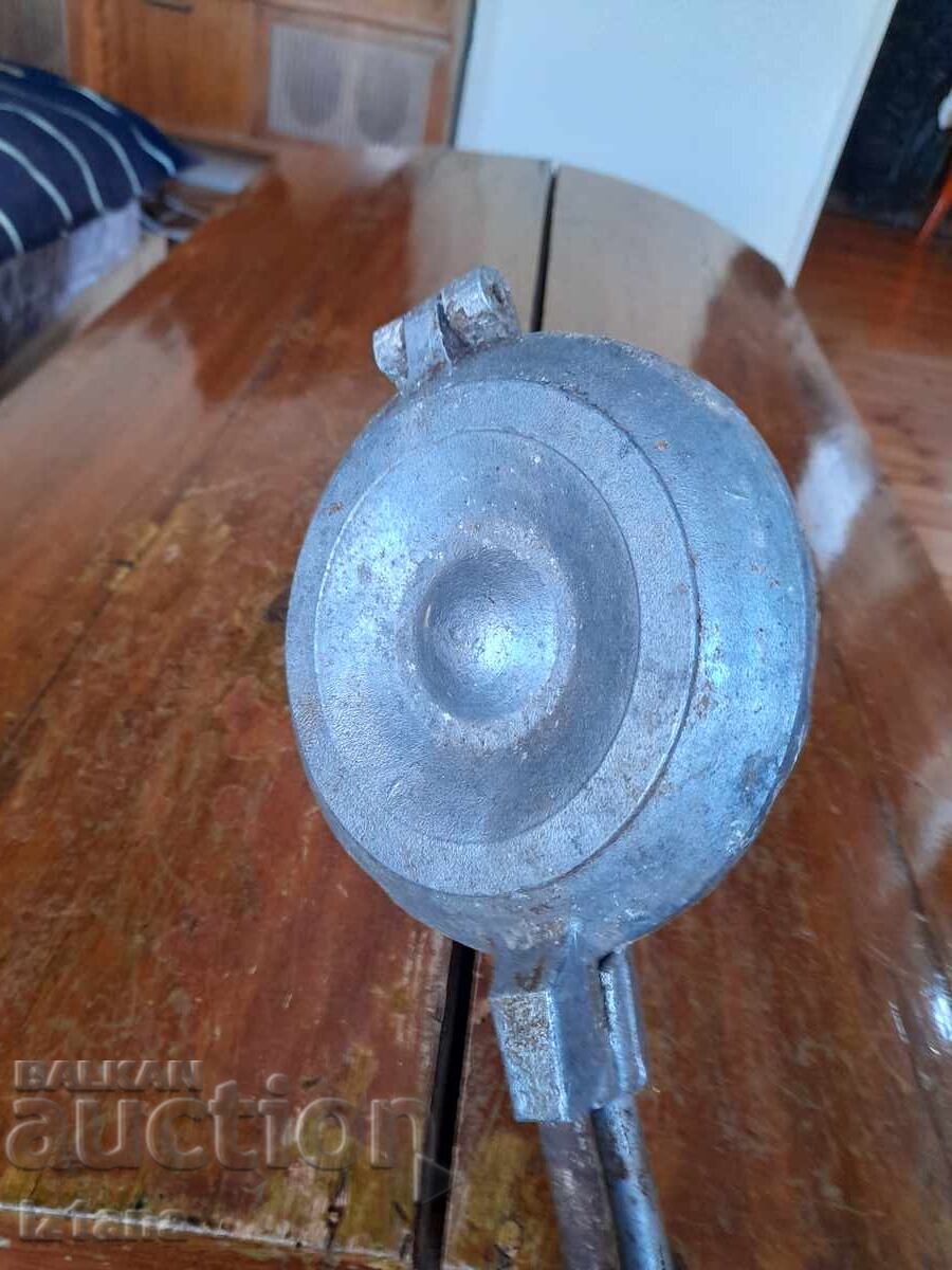 Παράδοση Παλιά συσκευή για το ψήσιμο γλυκών, ξηροί καρποί