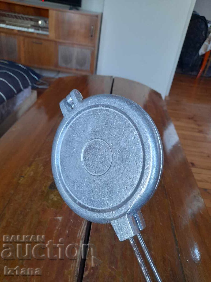 Old device for baking sweets, Nuts with price 65.00 BGN | € 33.23 Old device for baking sweets, Nuts with price 65.00 BGN | € 33.23