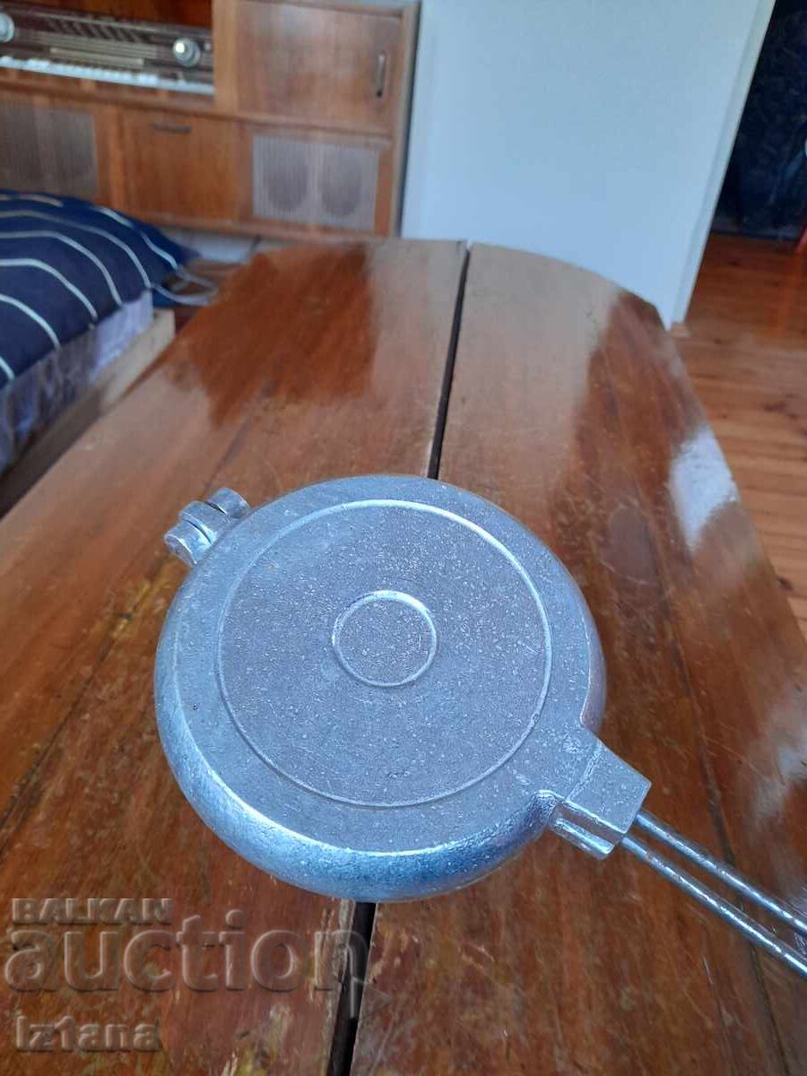 Auction Old device for baking sweets, Nuts Auction Old device for baking sweets, Nuts