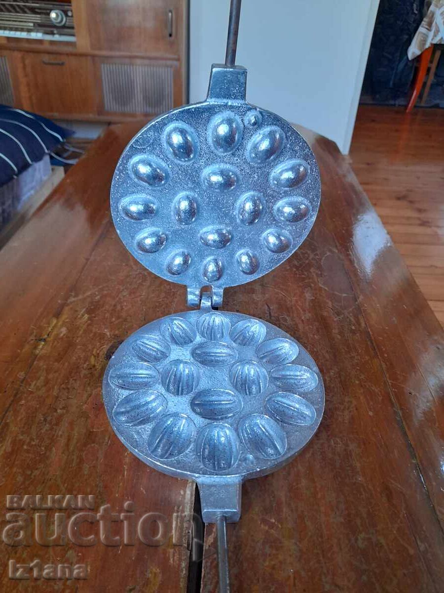 Delivery of Old device for baking sweets, Nuts Delivery of Old device for baking sweets, Nuts