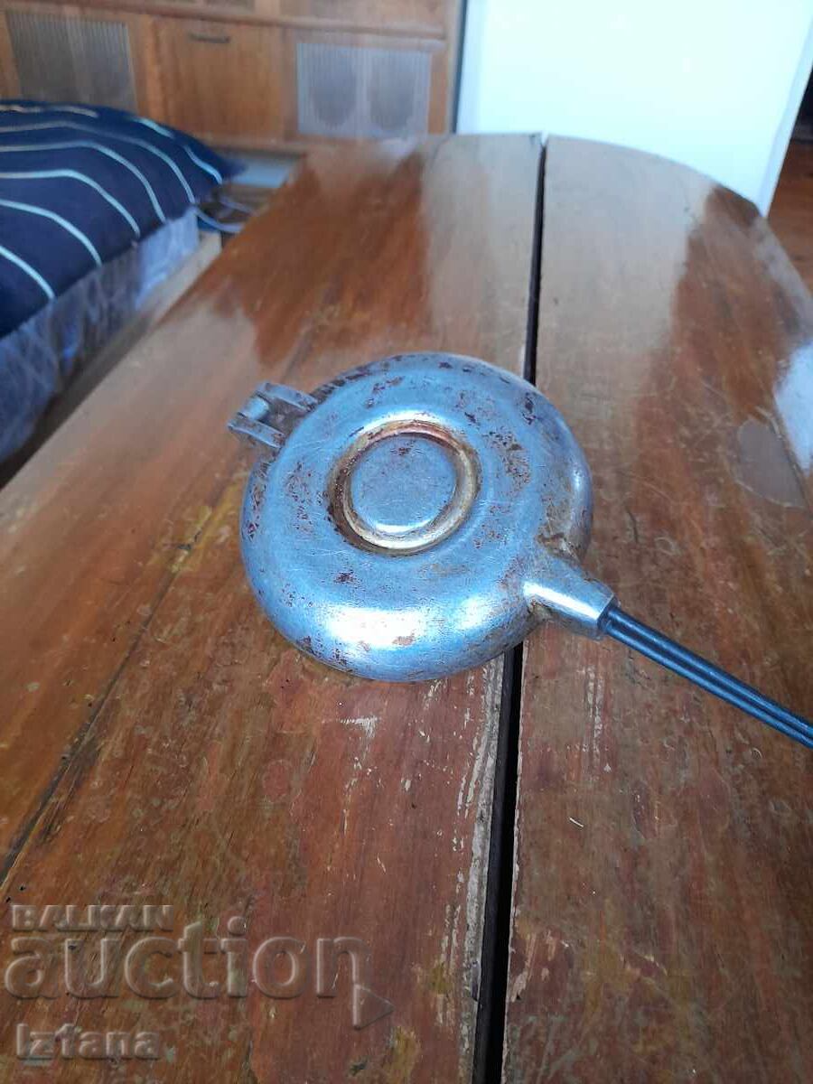 Old device for baking sweets, Nuts with price 60.00 BGN | € 30.68