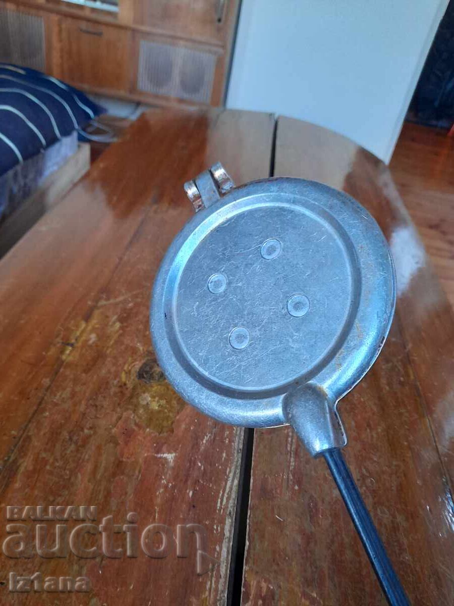 Auction  Old device for baking sweets, Nuts