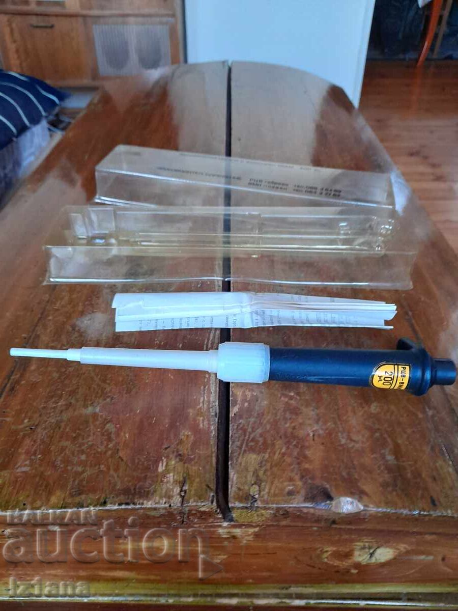Auction An old laboratory pipette Auction An old laboratory pipette