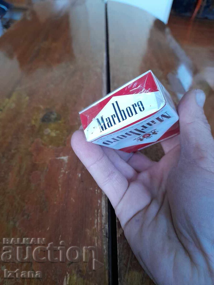 An old box of Marlboro cigarettes - 5 An old box of Marlboro cigarettes - 5