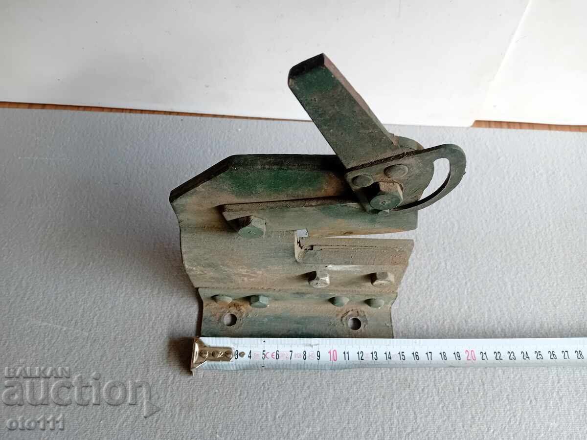 OLD SHEET METAL GUILLOTINE OLD SHEET METAL GUILLOTINE