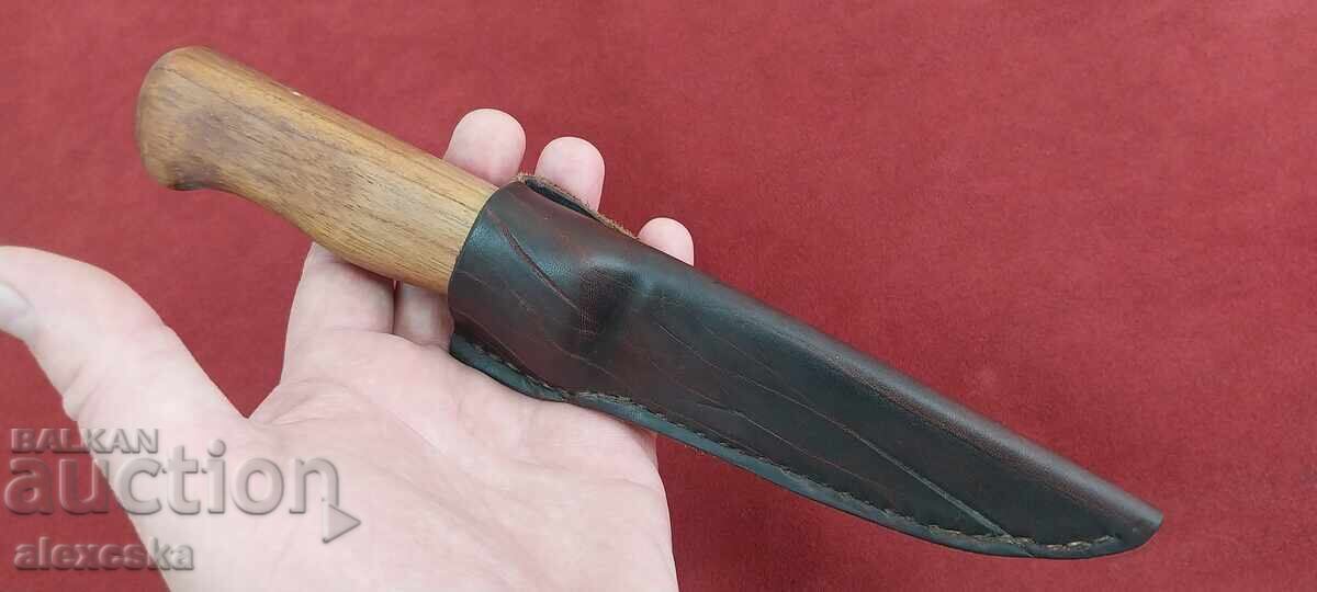 Old hunting knife with price 150.00 BGN | € 76.69 Old hunting knife with price 150.00 BGN | € 76.69