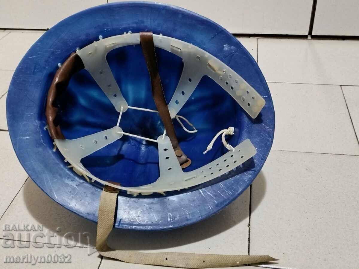 Livrarea Casca de constructor anii '60-'70 VINTAGE Socialism Real R.P.B