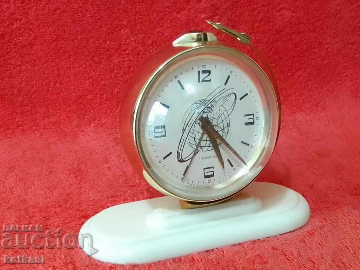 Стар настолен часовник Будилник ВОСТОК Глобус Ракета Космос с цена 255.50 лв. | € 130.64 Стар настолен часовник Будилник ВОСТОК Глобус Ракета Космос с цена 255.50 лв. | € 130.64