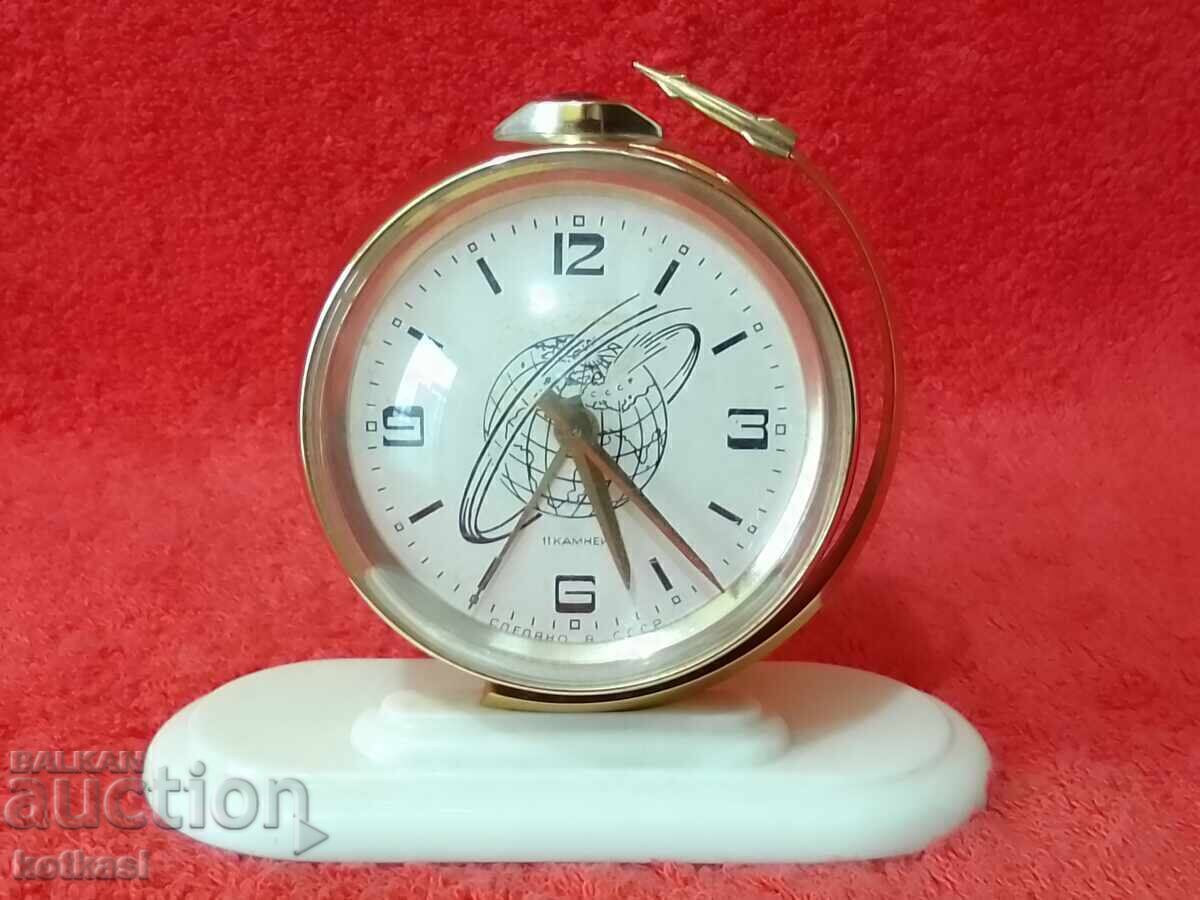 Стар настолен часовник Будилник ВОСТОК Глобус Ракета Космос Стар настолен часовник Будилник ВОСТОК Глобус Ракета Космос