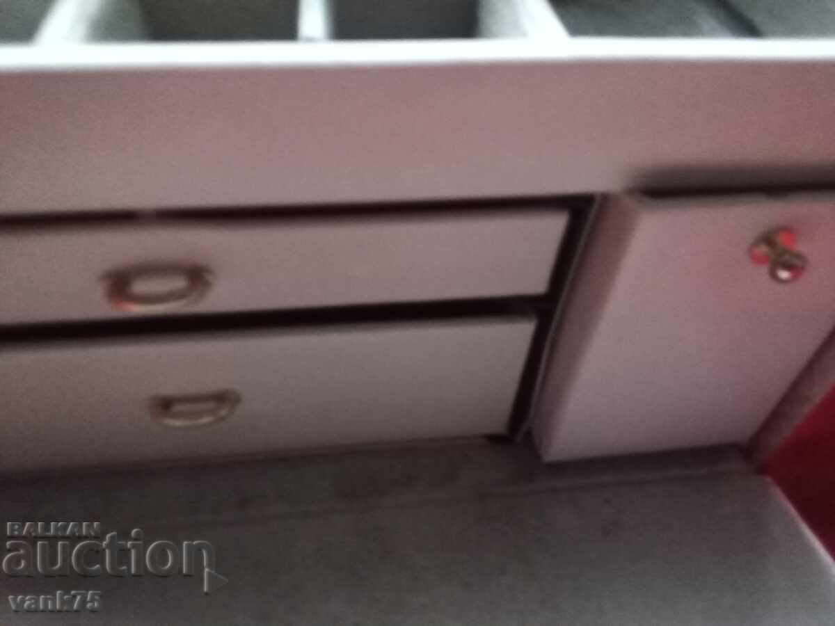 Auction  Leather jewelry box