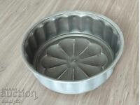 Large aluminum cake pan with Teflon coating